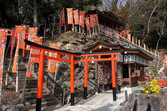 辯天堂への登り口